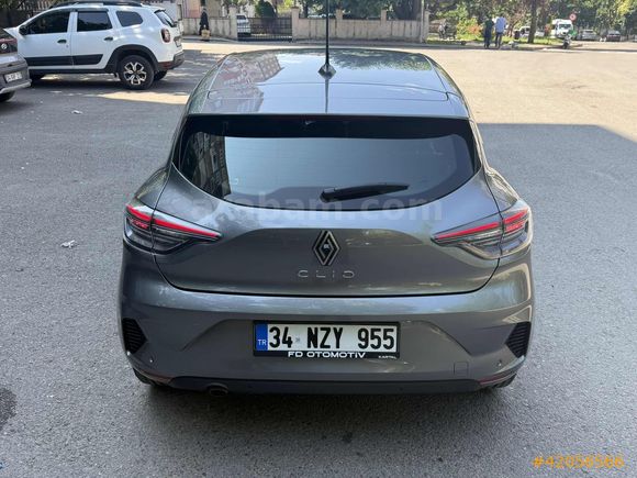 HATASIZ DEĞİŞENSİZ HASAR KAYITSIZ 2025 GSR2 CLİO OTOMATİK