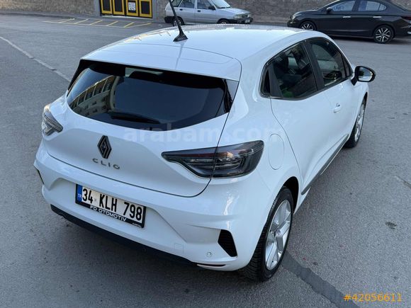 HATASIZ BOYASIZ DEĞİŞENSİZ HASAR KAYITSIZ 2024 CLİO OTOMATİK