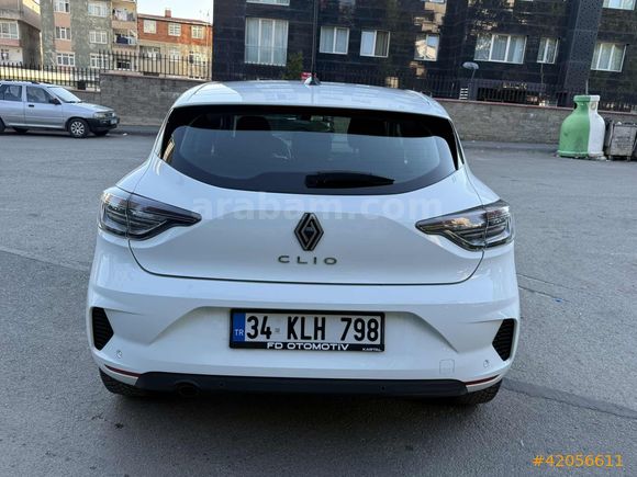 HATASIZ BOYASIZ DEĞİŞENSİZ HASAR KAYITSIZ 2024 CLİO OTOMATİK