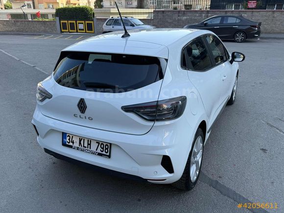 HATASIZ BOYASIZ DEĞİŞENSİZ HASAR KAYITSIZ 2024 CLİO OTOMATİK