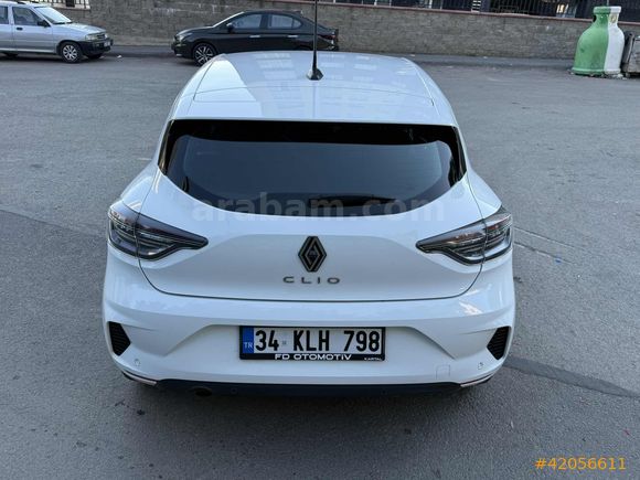 HATASIZ BOYASIZ DEĞİŞENSİZ HASAR KAYITSIZ 2024 CLİO OTOMATİK