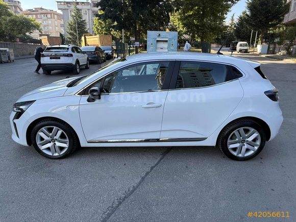 HATASIZ BOYASIZ DEĞİŞENSİZ HASAR KAYITSIZ 2024 CLİO OTOMATİK