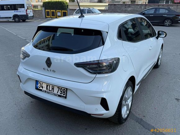 HATASIZ BOYASIZ DEĞİŞENSİZ HASAR KAYITSIZ 2024 CLİO OTOMATİK