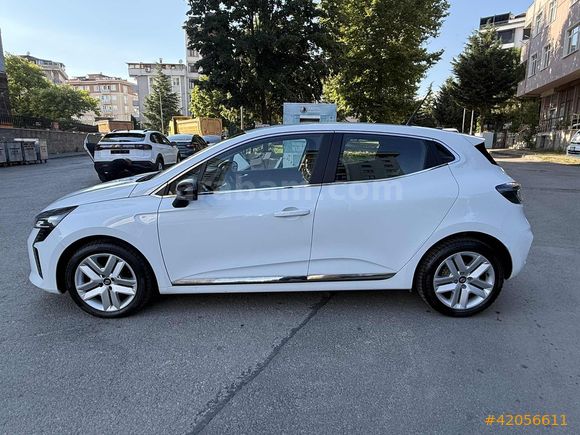 HATASIZ BOYASIZ DEĞİŞENSİZ HASAR KAYITSIZ 2024 CLİO OTOMATİK
