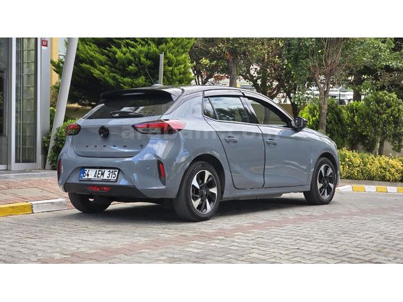 En dolu Corsa-E + park asist
