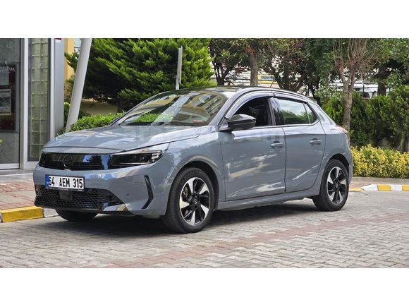 En dolu Corsa-E + park asist