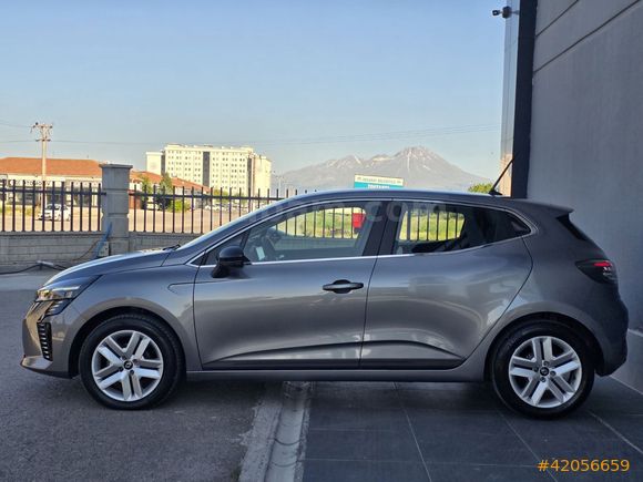 2025 CLİO EVOLUTİON GSR 2 HATASIZ BOYASIZ 24.000 KM K.K.TAKSİT