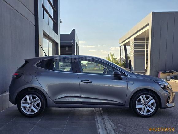 2025 CLİO EVOLUTİON GSR 2 HATASIZ BOYASIZ 24.000 KM K.K.TAKSİT