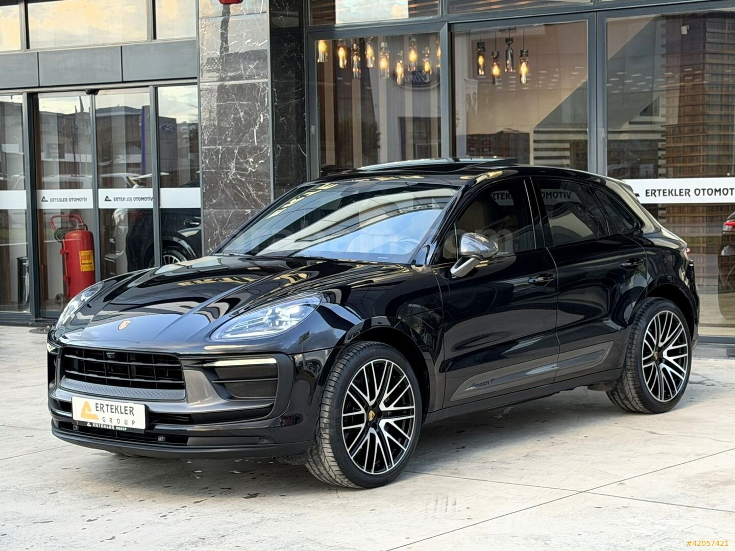 Galeriden Porsche Macan 2.0 T 2023 Model İzmir 50.500 km Siyah 4