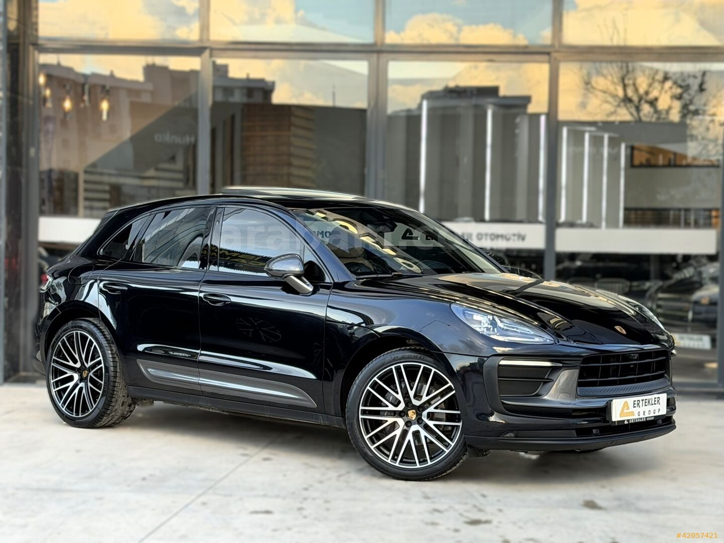 Galeriden Porsche Macan 2.0 T 2023 Model İzmir 50.500 km Siyah 1