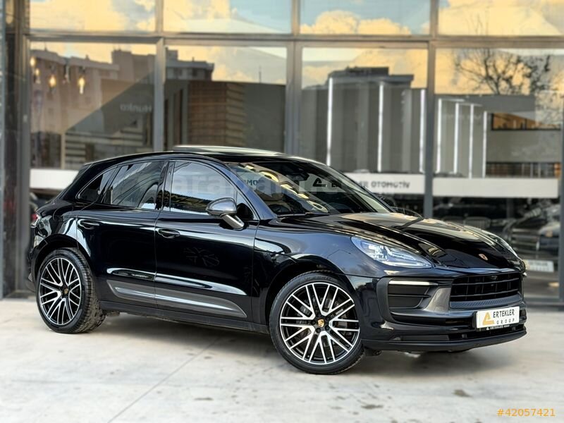 Galeriden Porsche Macan 2.0 T 2023 Model İzmir 50.500 km Siyah