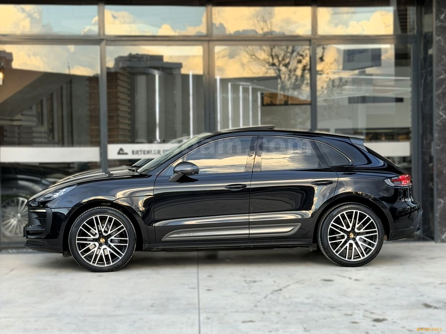 Galeriden Porsche Macan 2.0 T 2023 Model İzmir 50.500 km Siyah 5