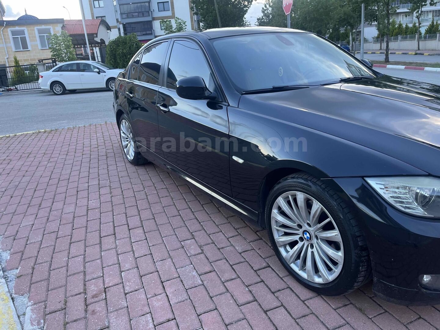 Galeriden BMW 3 Serisi 320d Comfort 2011 Model Uşak 194.000 km Siyah 6