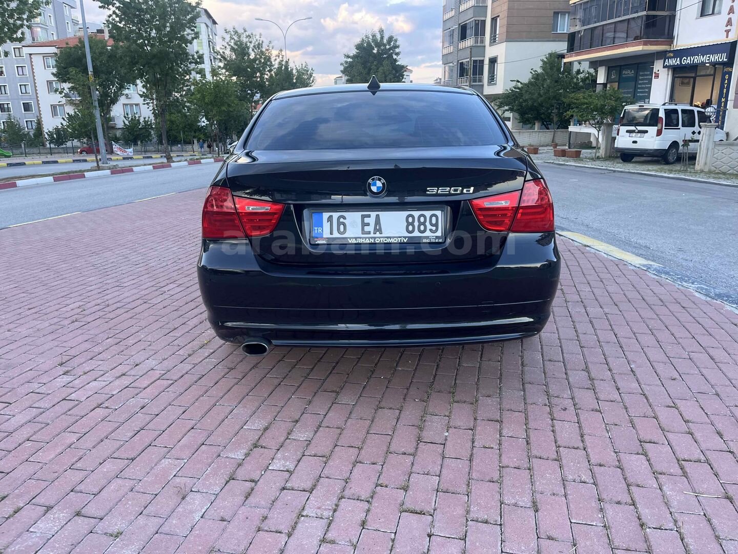 Galeriden BMW 3 Serisi 320d Comfort 2011 Model Uşak 194.000 km Siyah 2