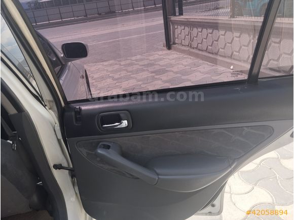 TEMİZ VE BAKIMLI 2005 Model Honda Civic 1.6 VTEC LS