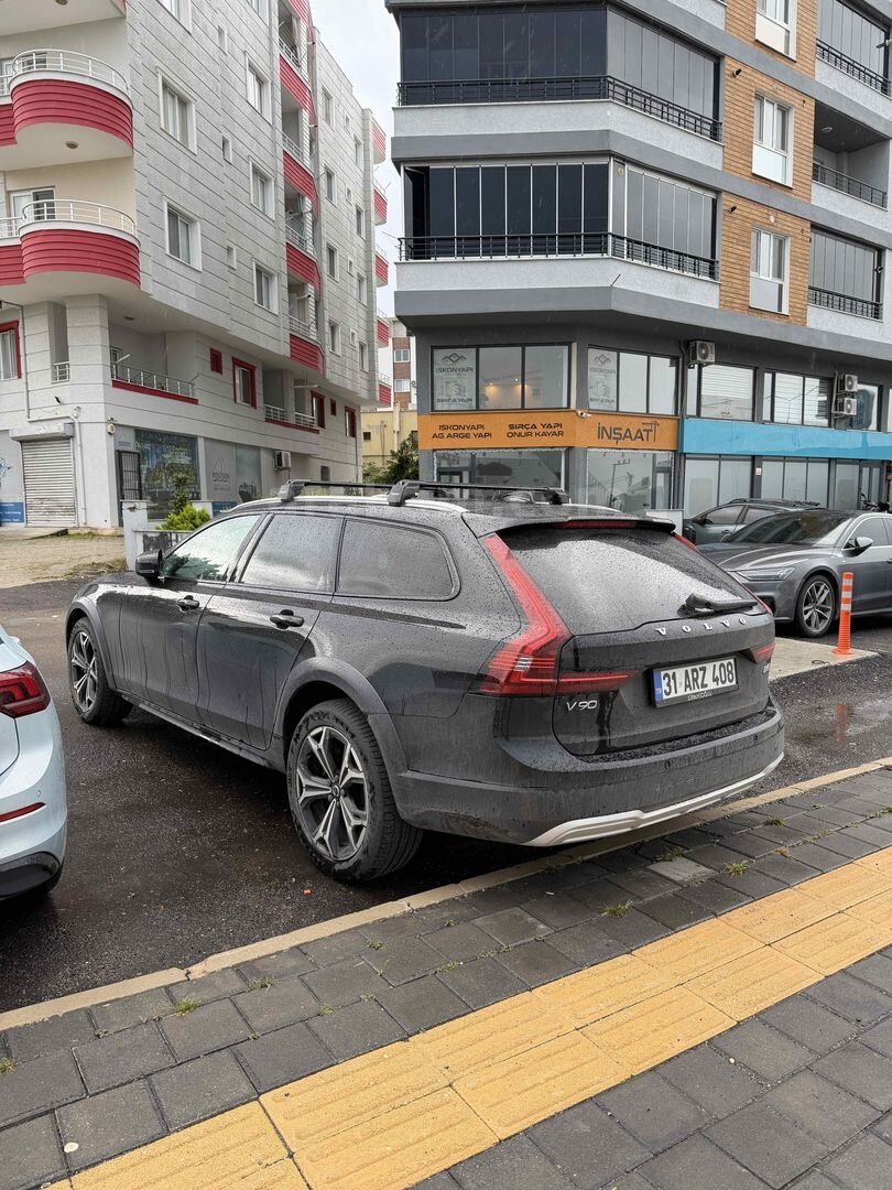 Sahibinden Volvo V90 Cross Country 2.0 B5 Ultimate Bright 2022 Model Hatay 71.000 km Siyah 3