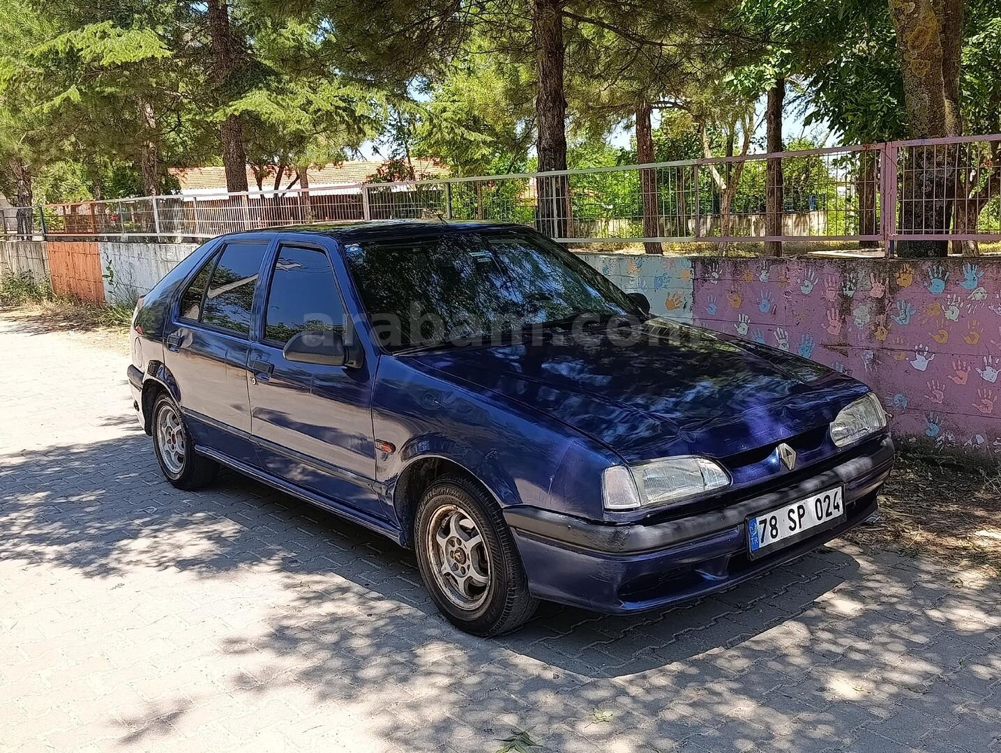 Galeriden Renault R 19 1.6 Europa iE 1999 Model Edirne 352.000 km Mavi (metalik) 1