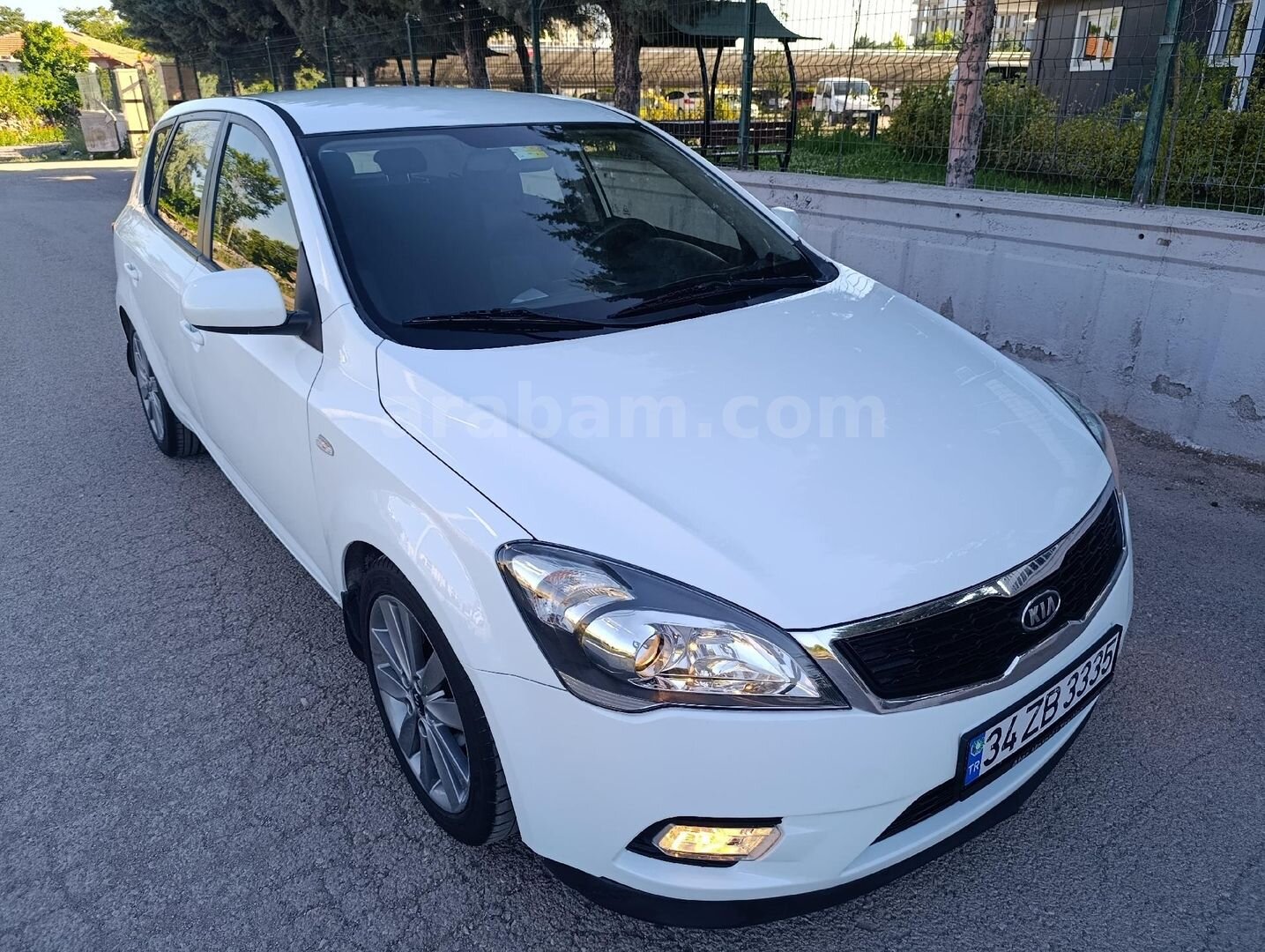 Galeriden Kia Ceed 1.6 CRDi Motion 2011 Model Aksaray 130.000 km Beyaz 3