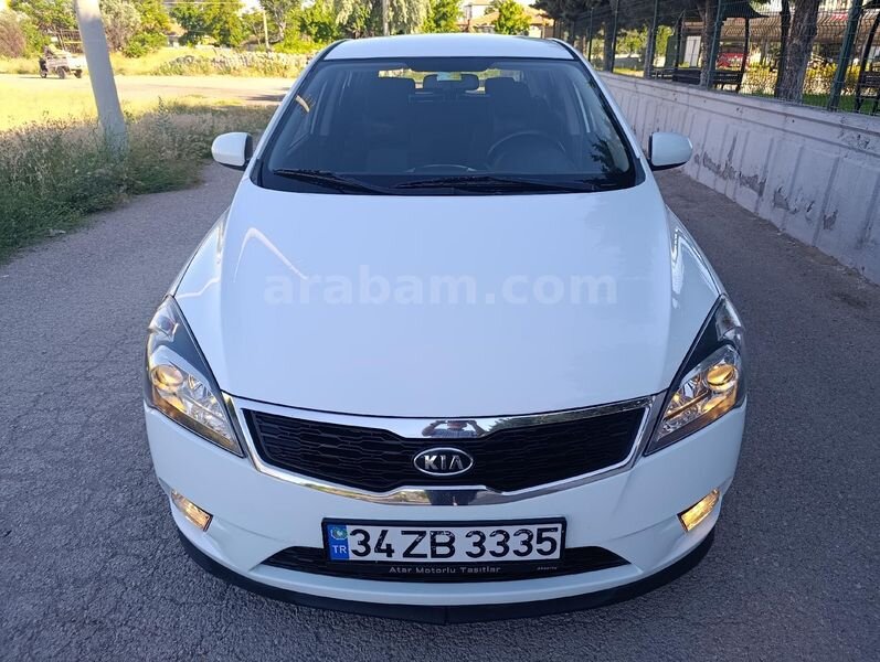 Galeriden Kia Ceed 1.6 CRDi Motion 2011 Model Aksaray 130.000 km Beyaz