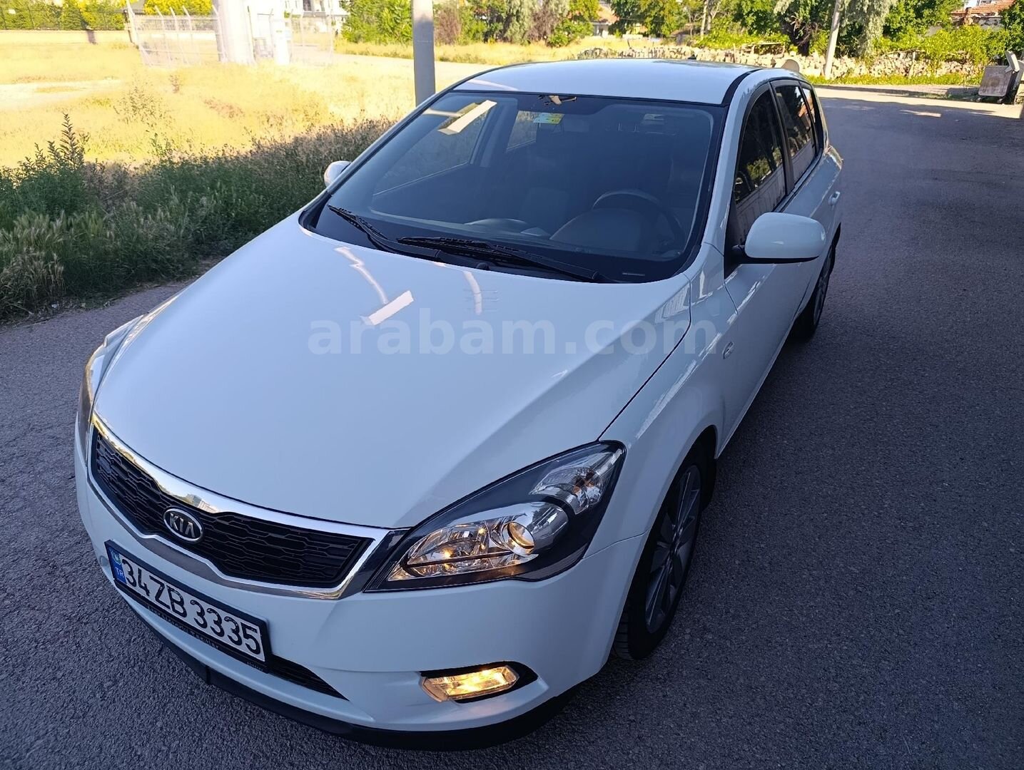 Galeriden Kia Ceed 1.6 CRDi Motion 2011 Model Aksaray 130.000 km Beyaz 2