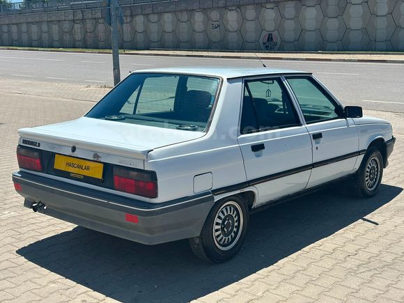 1993 MODEL RENAULT 9 BROADWAY 