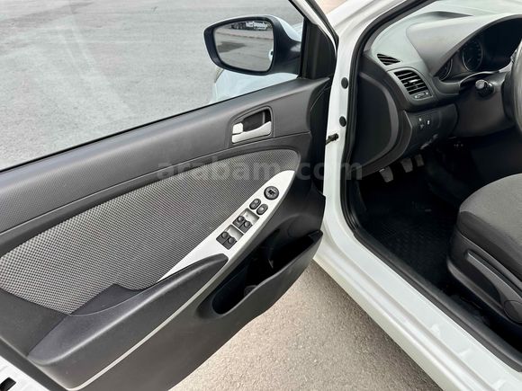 Galeriden Hyundai Accent Blue 1.6 CRDI Mode Plus 2013 Model Konya