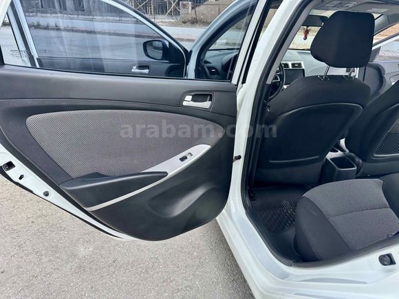 Galeriden Hyundai Accent Blue 1.6 CRDI Mode Plus 2013 Model Konya