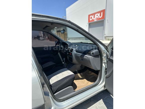 Sahibinden Renault Clio 1.4 RNA 2000 Model 