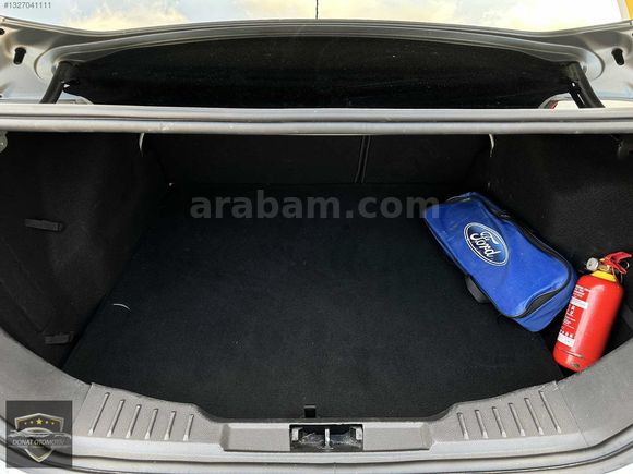 İLK SAHİBİNDEN 2015 MODEL 80 BİN KM DE 1.6 OTOMATİK TİTANİUM
