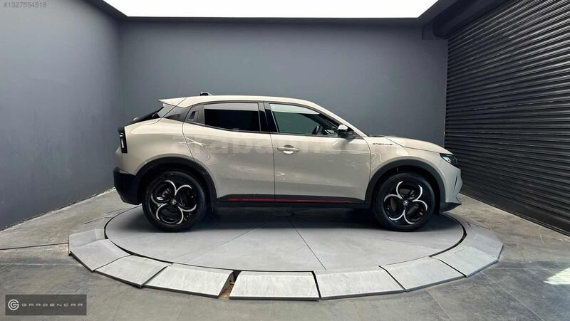 '''GARDEN'''ŞAMPANYA/SİYAH 2025 ALFA ROMEO SPECİALE 2
