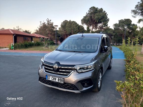Sahibinden Renault Kangoo Multix 1.5 BluedCi Iconic 2025 Model Antalya