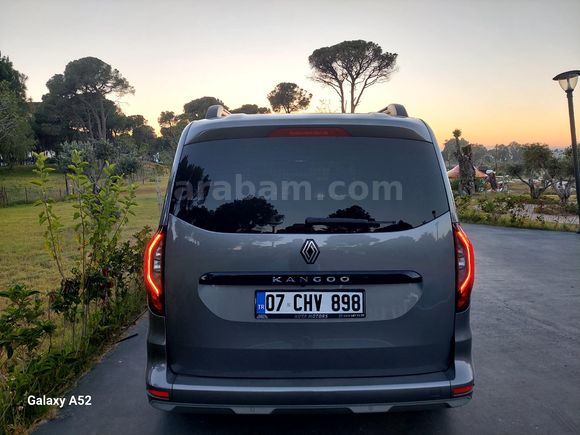 Sahibinden Renault Kangoo Multix 1.5 BluedCi Iconic 2025 Model Antalya