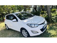 Sahibinden acil satılık Hyundai i20 1.4 CVVT  sense 2013 Model  130.000 km Beyaz
İletişim.  05354736133