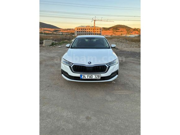 Sahibinden Skoda Octavia 1.0 e-Tec Elite 2022 Model  89000km Beyaz