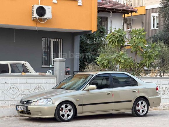 Galeriden Honda Civic 1.6 i ES 2000 Model Antalya