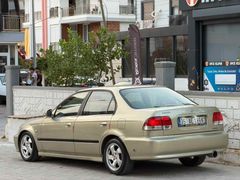 Galeriden Honda Civic 1.6 i ES 2000 Model Antalya