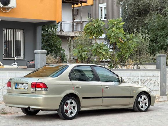 Galeriden Honda Civic 1.6 i ES 2000 Model Antalya