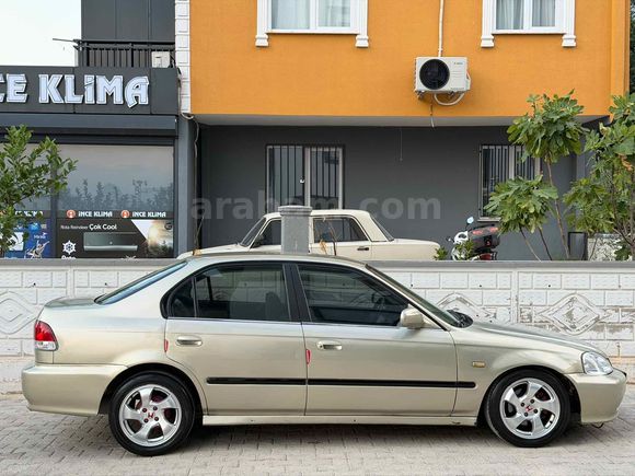 Galeriden Honda Civic 1.6 i ES 2000 Model Antalya