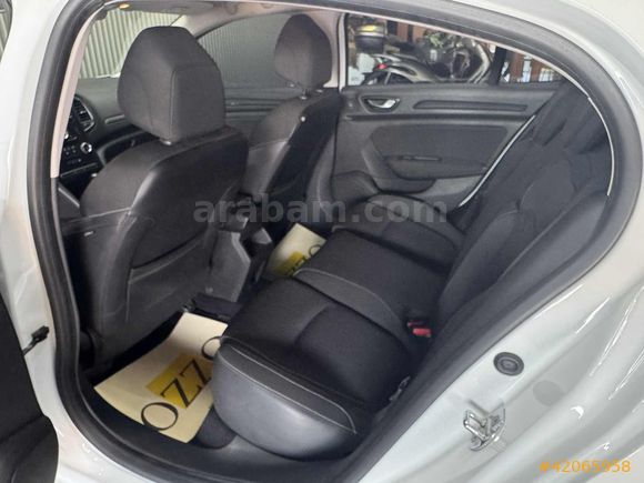 OZZO AUTO-2019-MEGANE-DİZEL-OTOMATİK-TOUCH-160BİN_KM