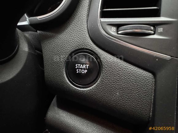 OZZO AUTO-2019-MEGANE-DİZEL-OTOMATİK-TOUCH-160BİN_KM
