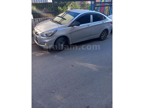 Sahibinden Hyundai Accent Blue 1.6 CRDI Mode Plus 2013 Model