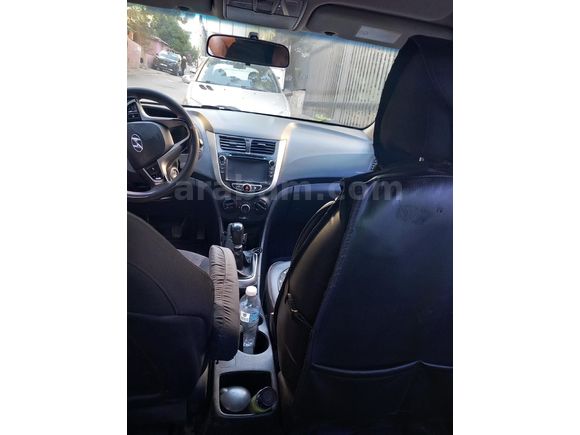Sahibinden Hyundai Accent Blue 1.6 CRDI Mode Plus 2013 Model