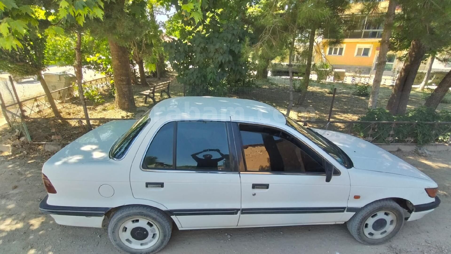 Sahibinden Mitsubishi Lancer 1.5 GLX 1990 Model Afyonkarahisar 279.747 km Beyaz 5