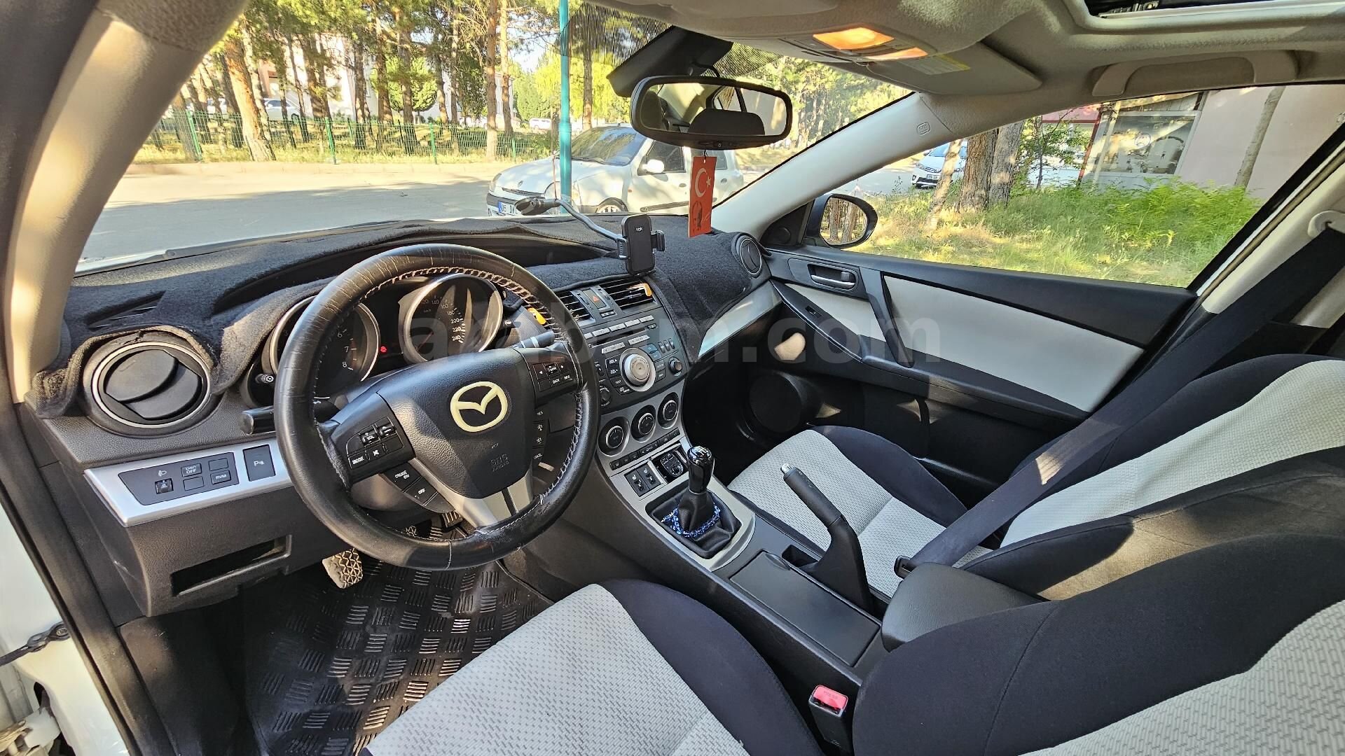 Sahibinden Mazda 3 1.6 Impressive 2010 Model Ankara 200.000 km Beyaz 5