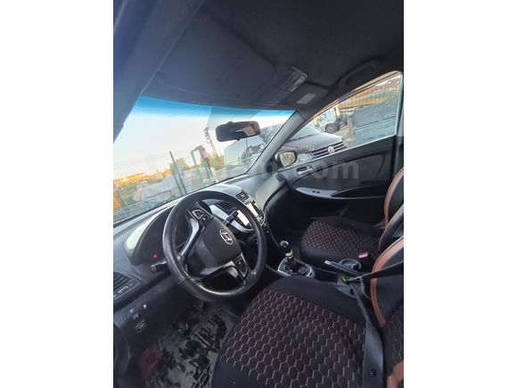 Sahibinden Hyundai Accent Blue 1.4 CVVT  2012 Model