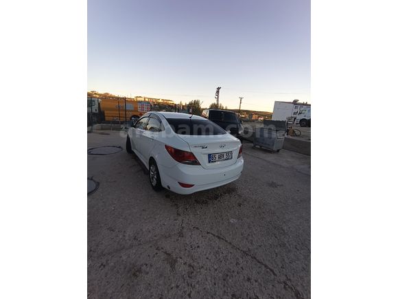 Sahibinden Hyundai Accent Blue 1.4 CVVT  2012 Model