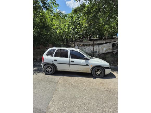 Sahibinden Opel Corsa 1.4 GLS 2000 Model  144.555 km Beyaz