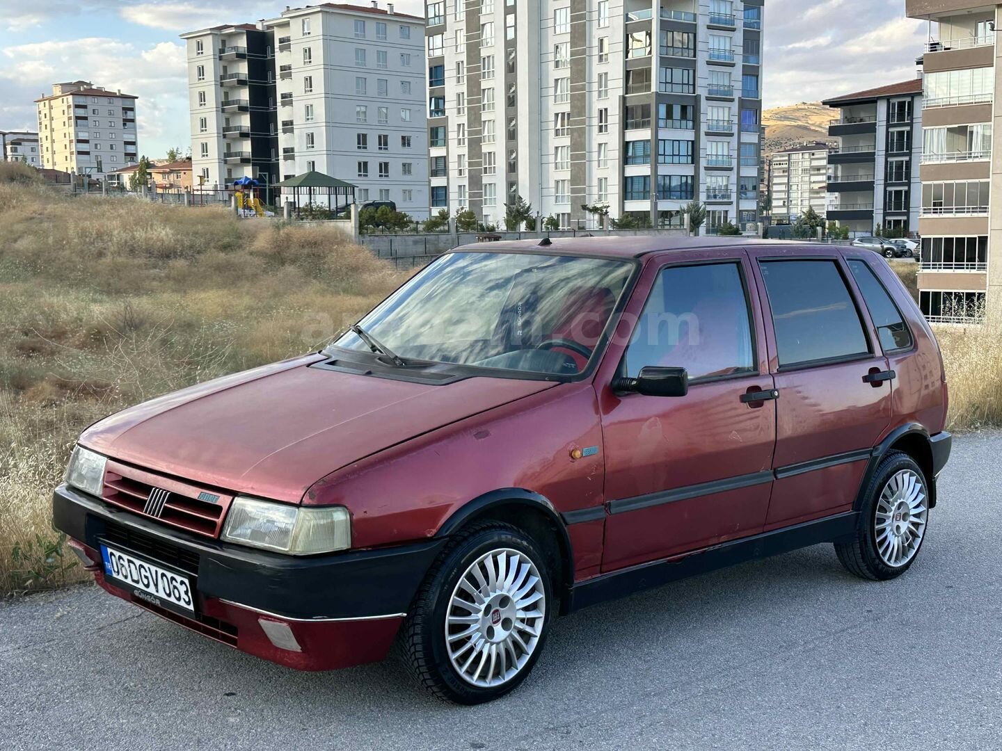 Galeriden Fiat Uno 70 SX 1996 Model Ankara 245.000 km Bordo 6