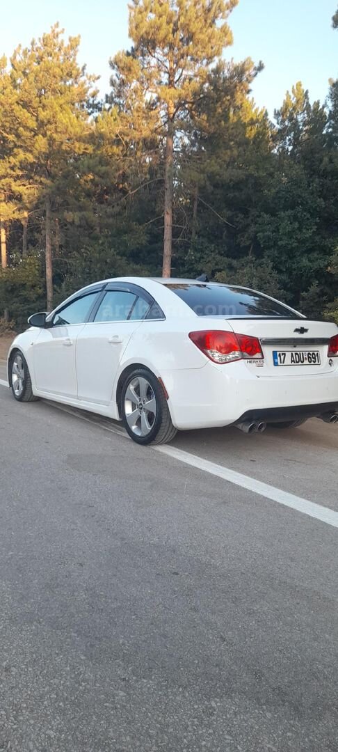 Galeriden Chevrolet Cruze 1.6 LS 2011 Model Çanakkale 290.000 km Beyaz 3