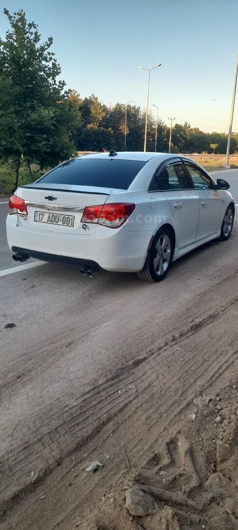 Galeriden Chevrolet Cruze 1.6 LS 2011 Model Çanakkale 290.000 km Beyaz 6